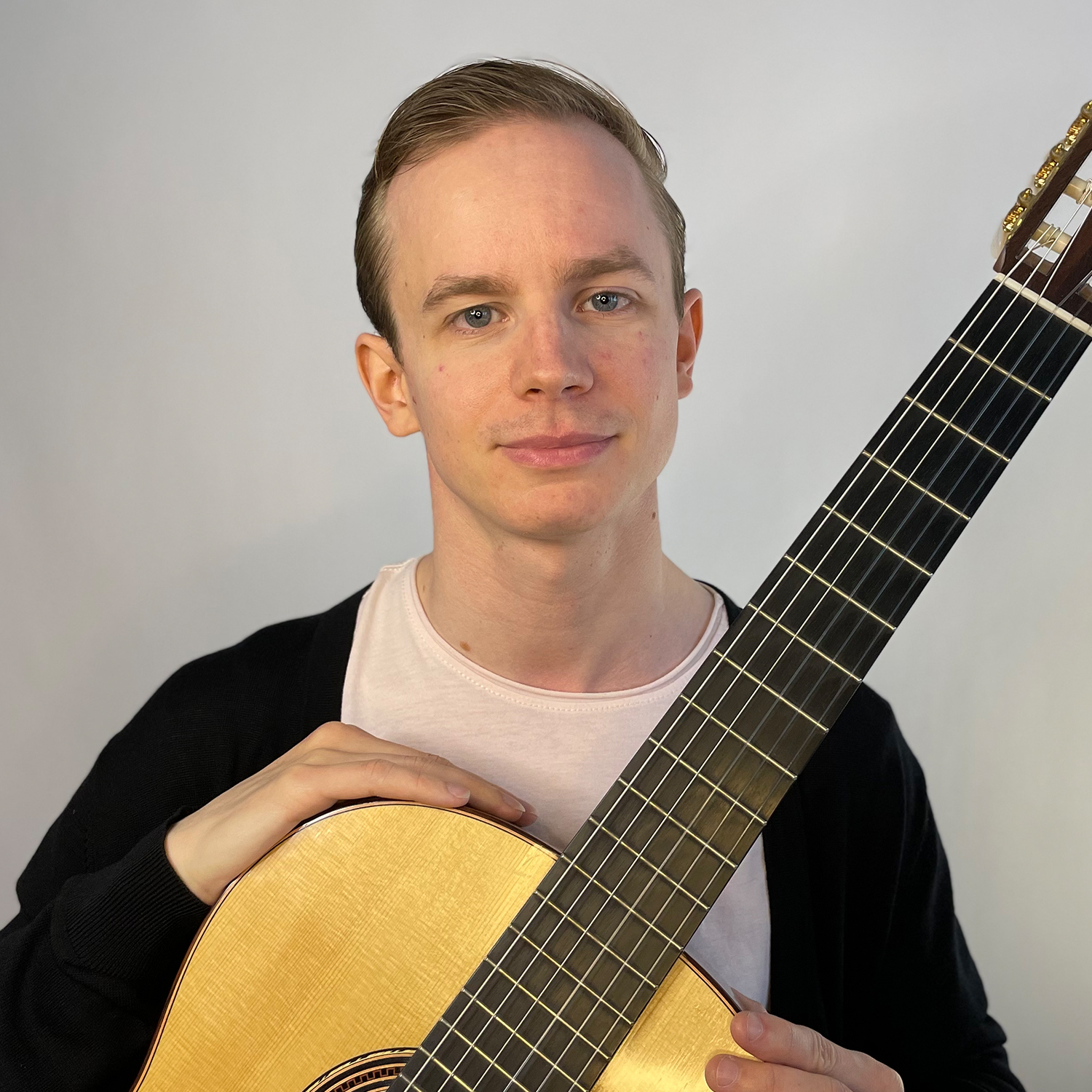 Andre Karlsson Gitarr.jpg